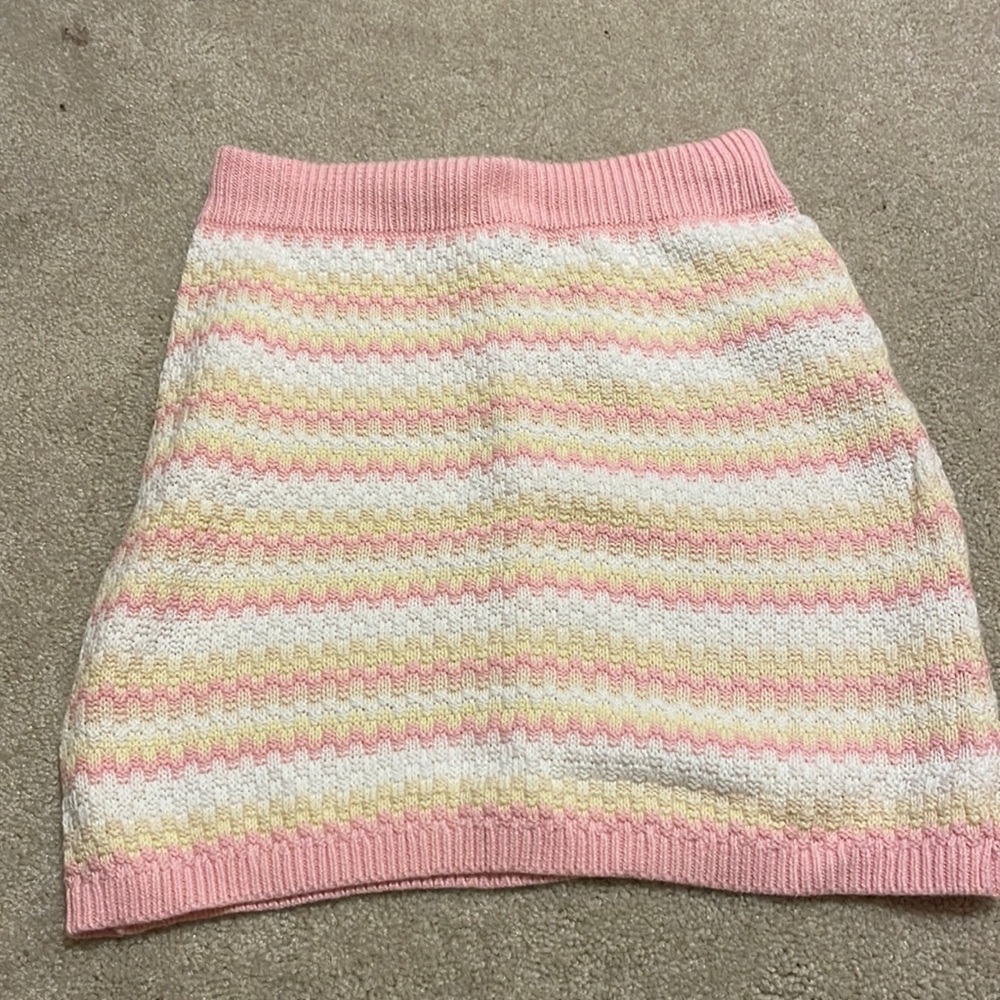 Knitted skirt, never worn